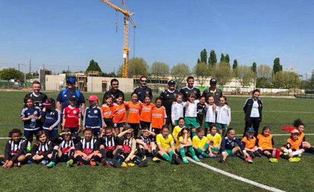 Les ECHOS des CLUBS - L'AS ECULLY FOOT met les jeunes filles à l'honneur