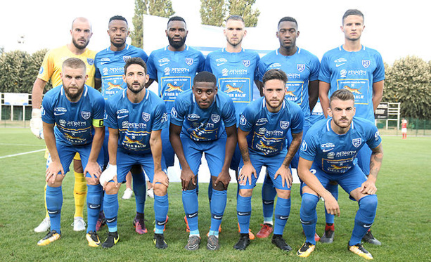 FC VILLEFRANCHE - Le groupe pour la réception de RODEZ-AVEYRON