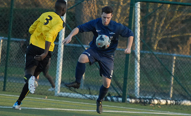 "Boum Boum" Veysseyre (FC Champonnay-Marennes B) aura droit d'aller déguster la succulente cuisine du Rouge et le Noir à Caluire après son triplé du week-end dernier