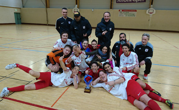 Le FC Lyon, vainqueur de la Coupe du Rhône féminine chez les seniors